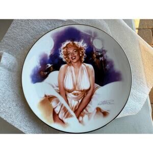 The Magic of Marilyn "Photo Opportunity" Marilyn Monroe Plate No 13983A 1993